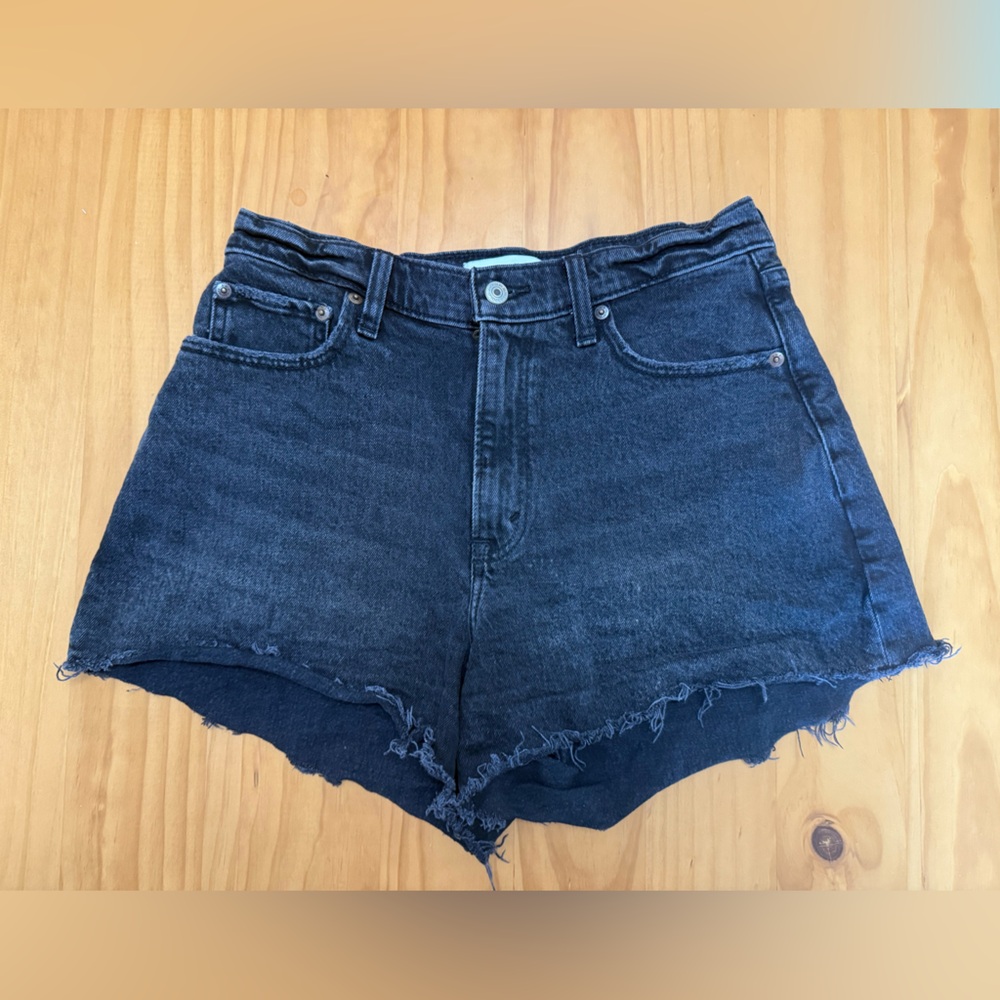 Abercrombie & Fitch The ‘90s Relaxed Cutoff Short High Rise Curve Love